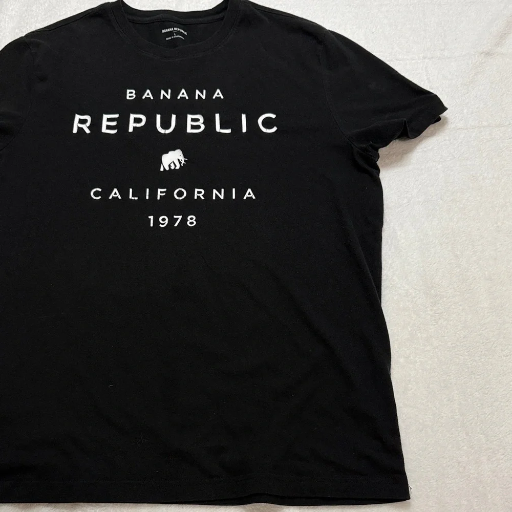 ▪️Banana Republic Logo Graphic Tee